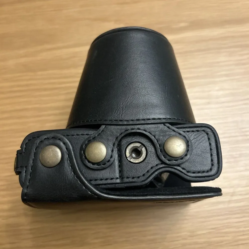 MegaGear Canon EOS M100, M200 (15-45mm) Ever Ready Leather Camera Case and Strap